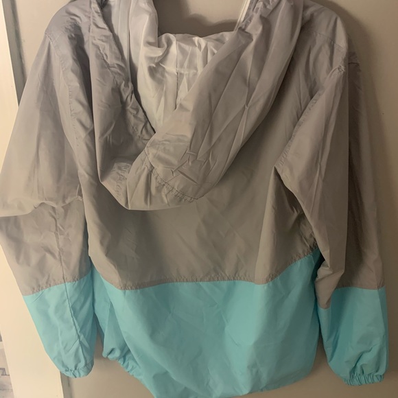 Wind breaker - Picture 3 of 3